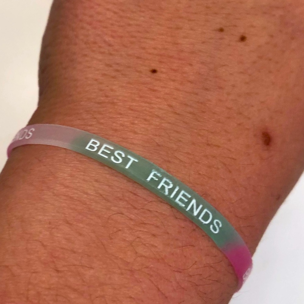 NEW Best Friends Glow In The Dark Ombré Silicone Stretch Rubber Bracelet
